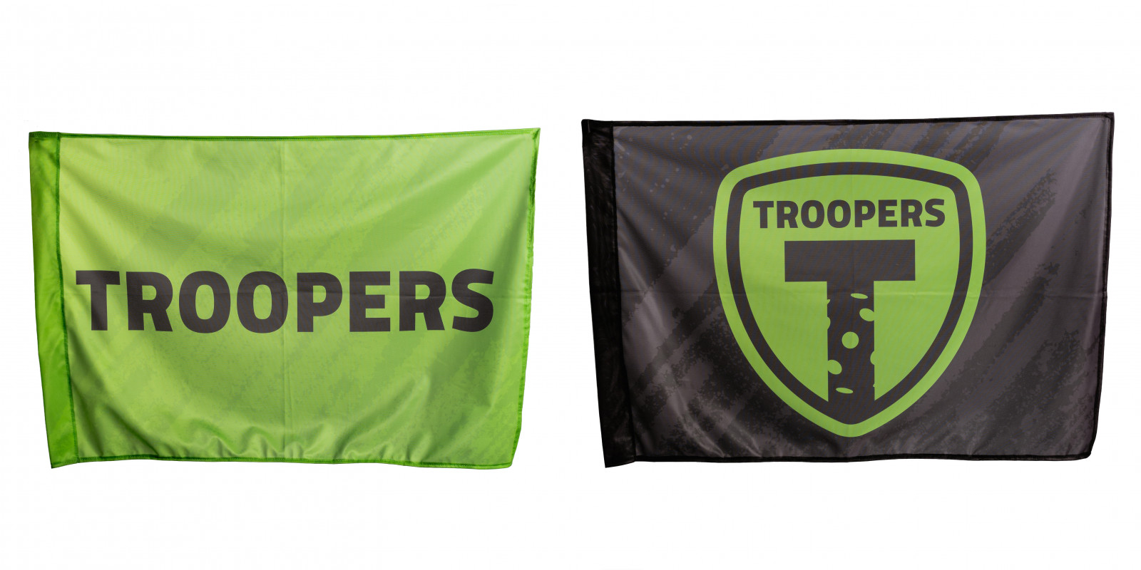 Vlajka s nápisem a vlajka s logem TROOPERS